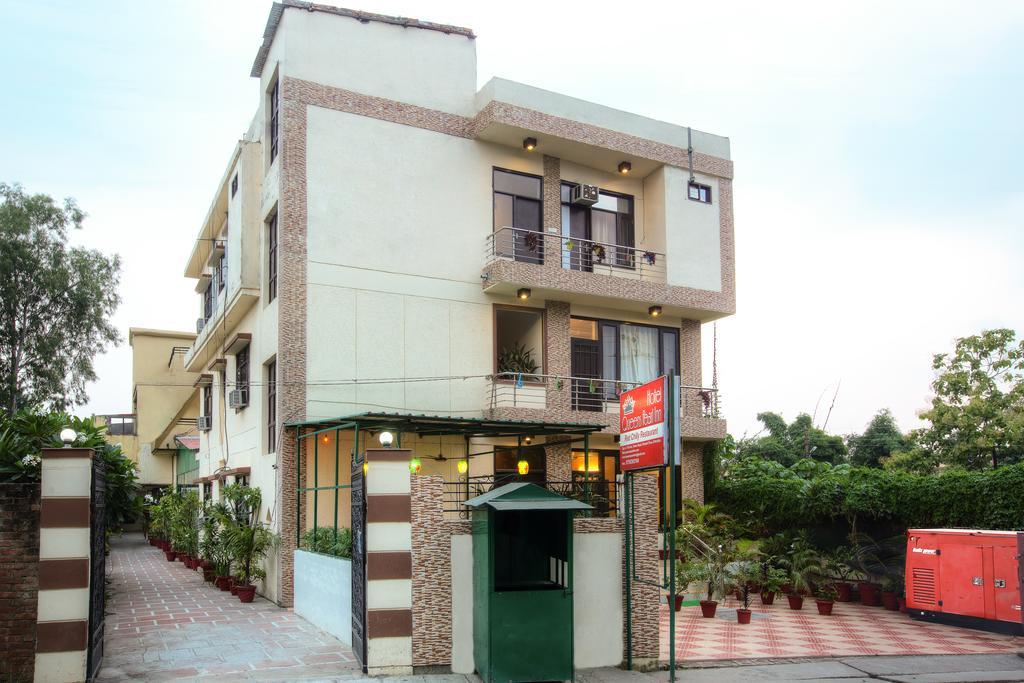 Oyo 10425 Queens Pearl Inn Dehradun Esterno foto